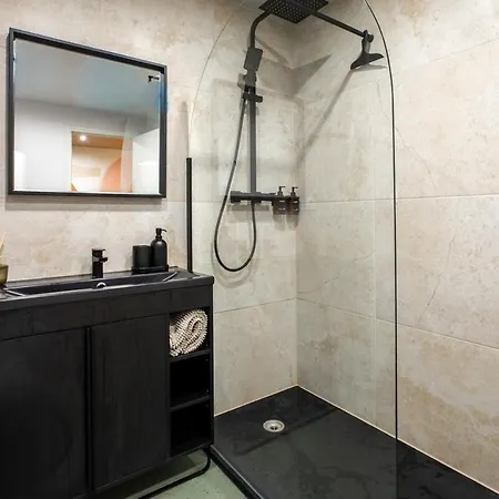 דירה Pink Desert Jacuzzi Studio, Mulhouse Centre מולהאוס