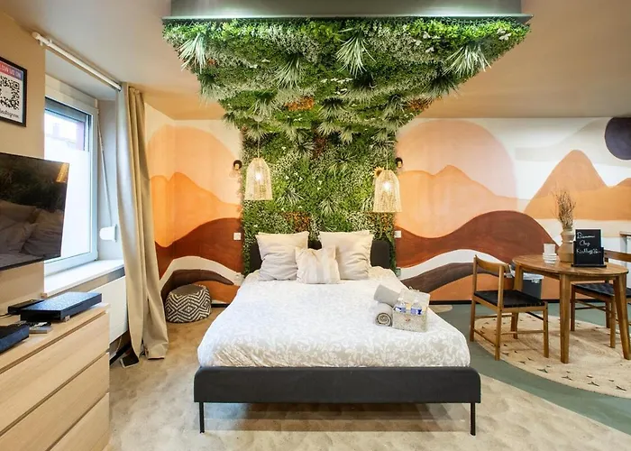 Pink Desert Jacuzzi Studio, Centre *